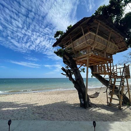 D' Beach Resort Puerto Princesa Bagian luar foto
